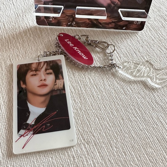 Stray Kids Phone Stand & Bag Charm - Lee Know - Picture 2 of 5